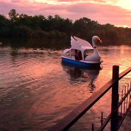 אודוואלאווה Pelican Lake מראה חיצוני תמונה