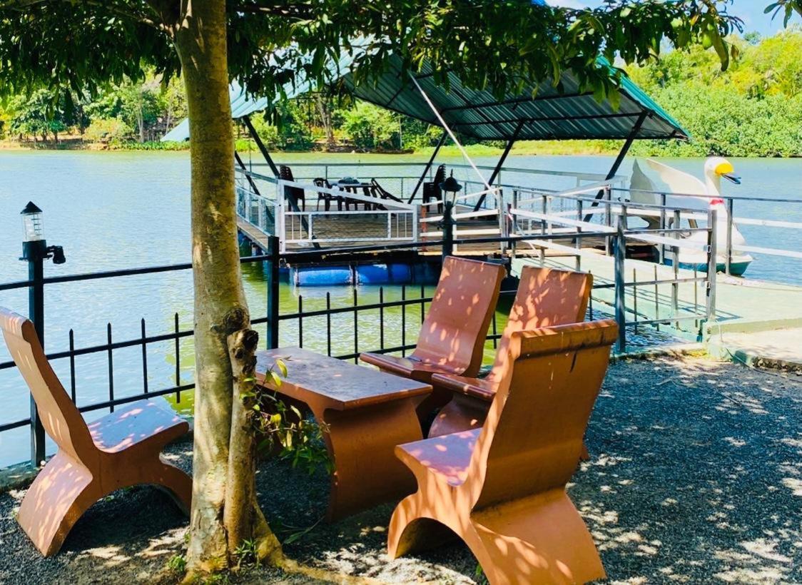 אודוואלאווה Pelican Lake מראה חיצוני תמונה